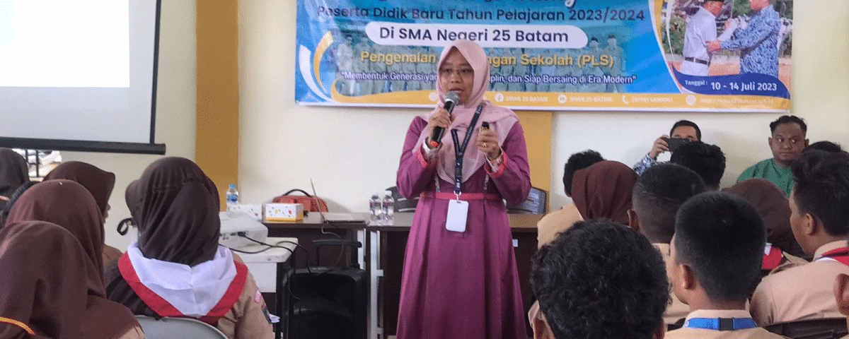 Dekan FTID dan FTIN ITEBA Menginspirasi Siswa Baru SMAN 25 Batam: Memaksimalkan Potensi Digital Learning di Era Teknologi Informasi